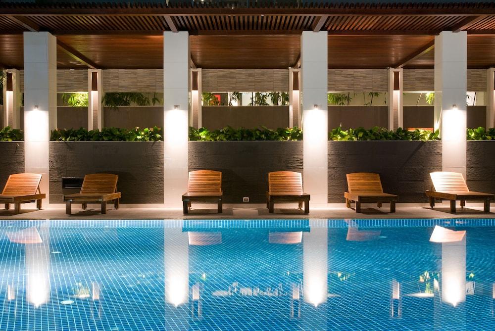 Amaranth Suvarnabhumi Hotel Bangkok Luaran gambar The swimming pool at the hotel