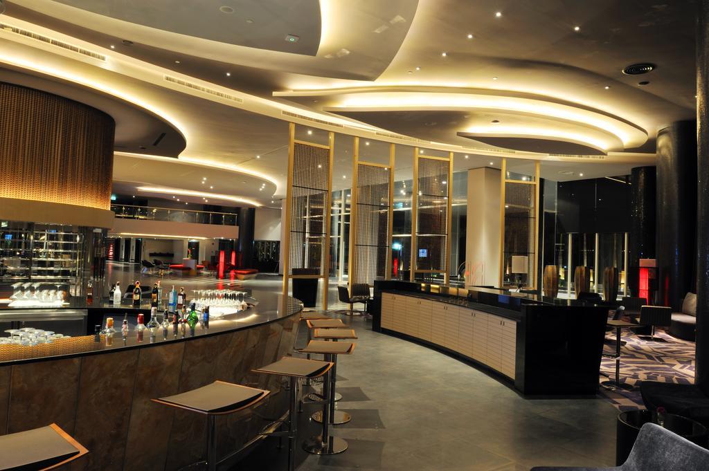 Amaranth Suvarnabhumi Hotel Bangkok Luaran gambar The interior of the bar