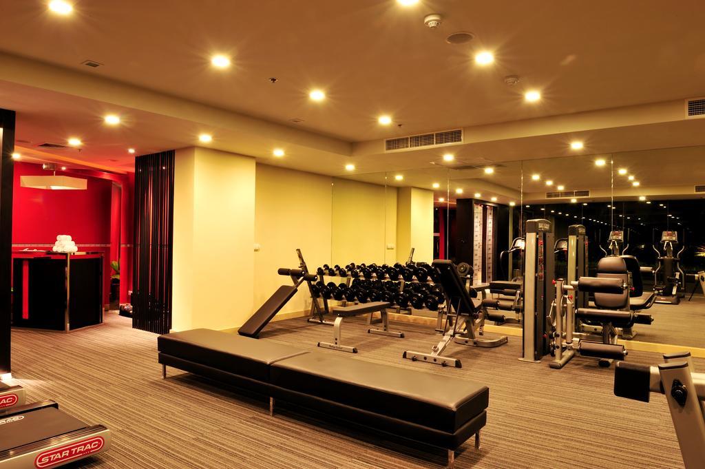Amaranth Suvarnabhumi Hotel Bangkok Luaran gambar The gym at the hotel